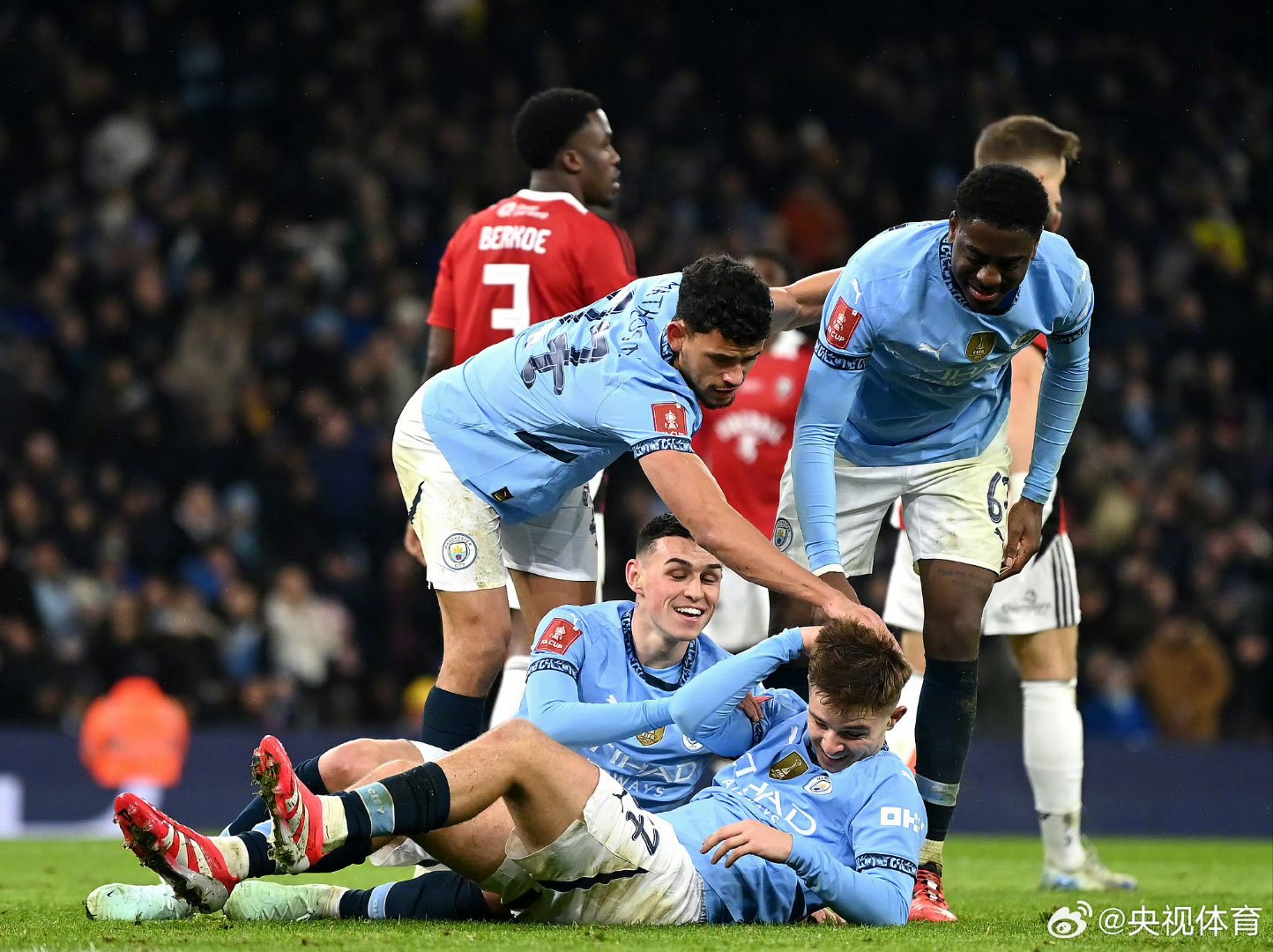 英格兰险胜阿根廷，楚阿梅尼关键制胜