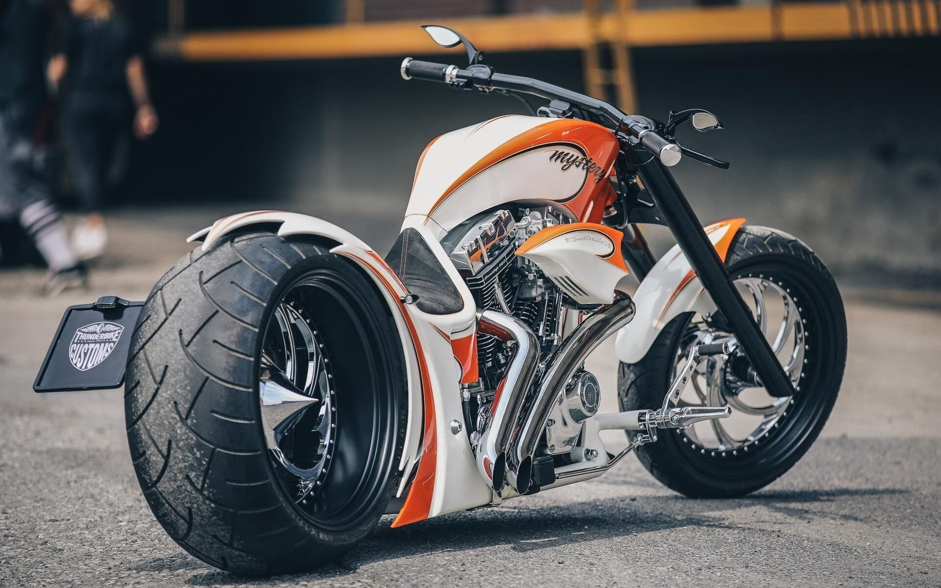 梅赛德斯鏖战红牛,皮亚斯特里,新王踩过巨人的肩膀