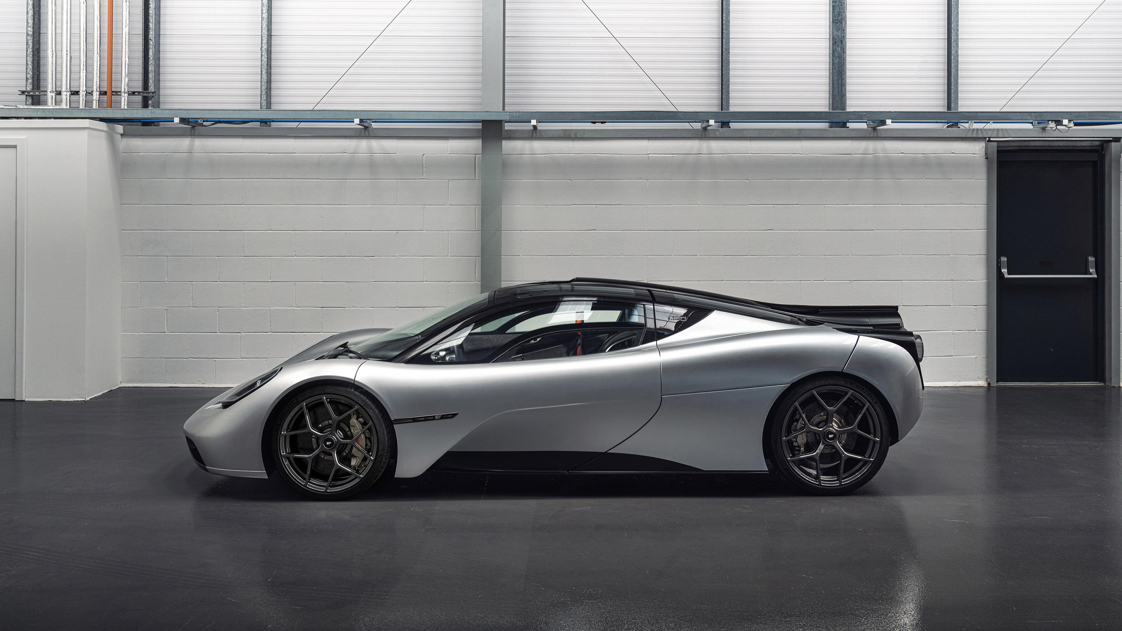 南非荒漠中开出白色百合,迪亚斯用皇马最硬的那根刺,刺破质疑