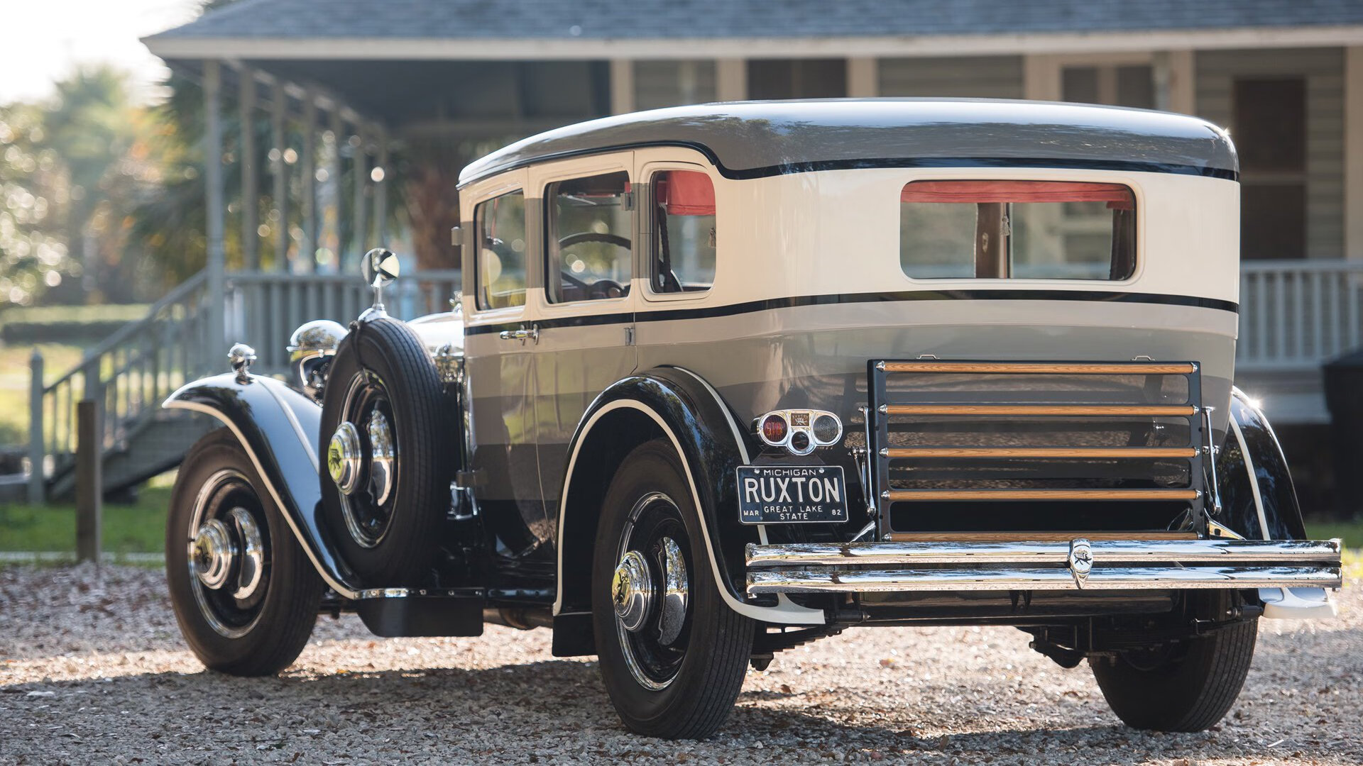 钢骨与焰火，当乔治在深渊边缘燃烧，公牛的冷血碾过篮网的喧嚣