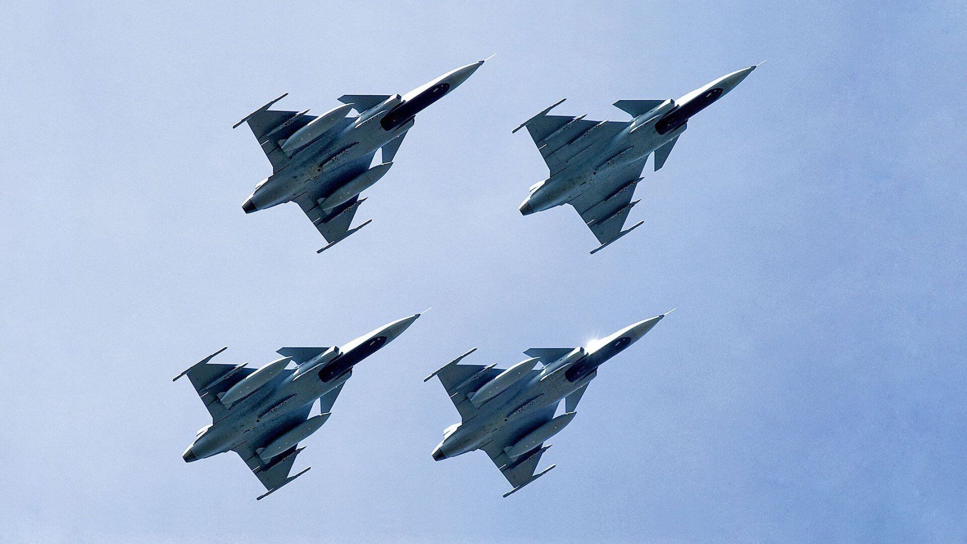 钢骨与焰火，当乔治在深渊边缘燃烧，公牛的冷血碾过篮网的喧嚣